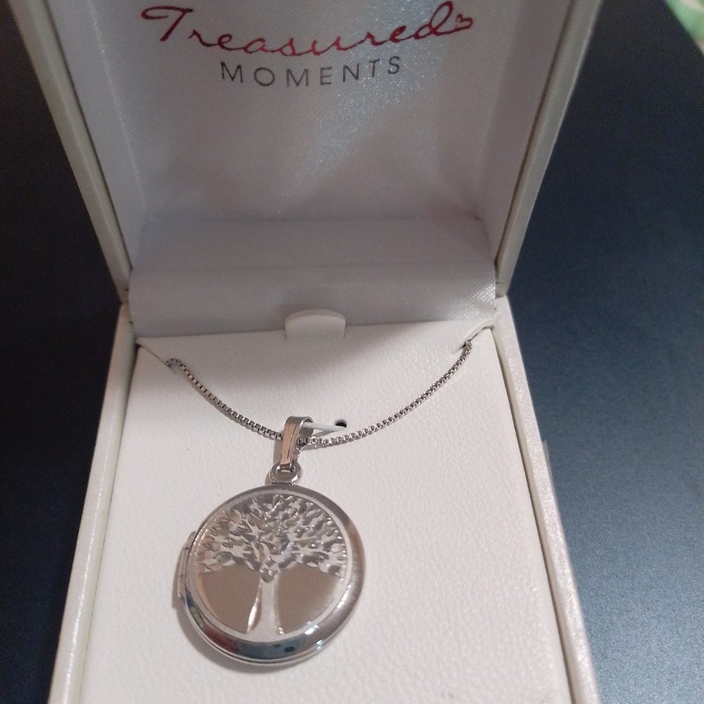 Sterling Silver round tree locket pendant 18 in